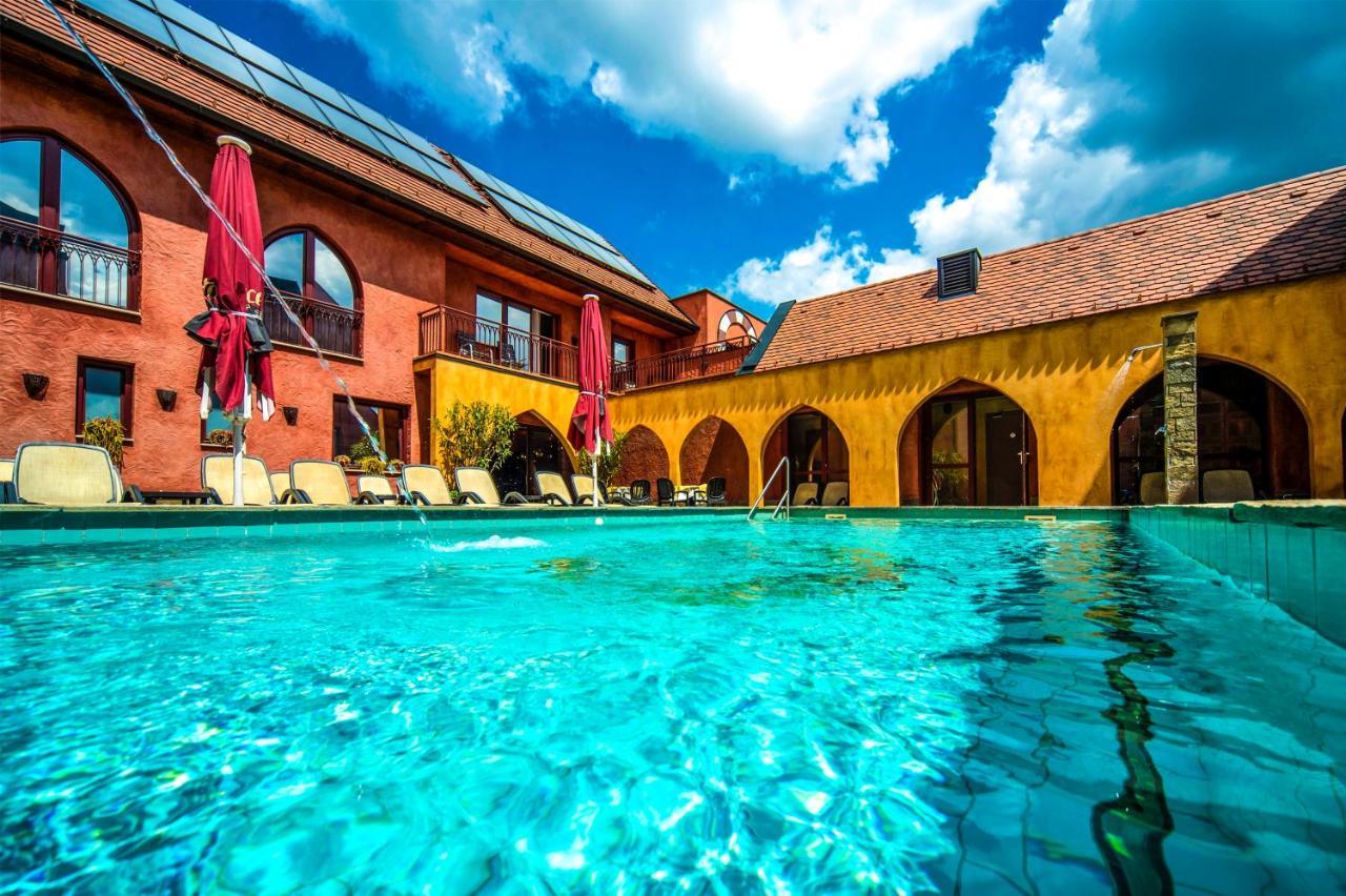 Meses Shiraz Hotel Superior-Adults Only Egerszalók Dış mekan fotoğraf